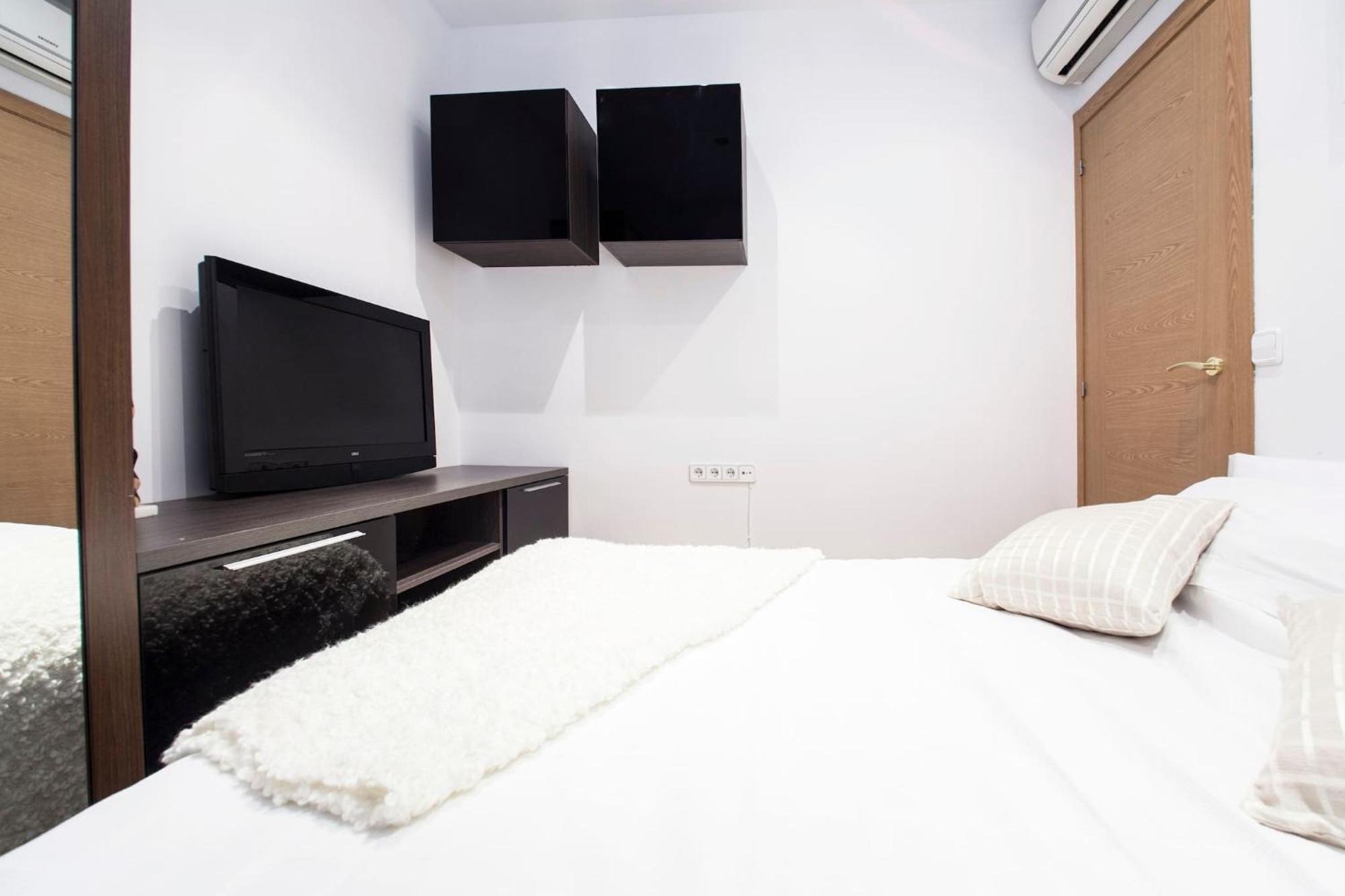 Apartamentos Day Madrid Ildefonso Centro Gran Via Sol Malasana מראה חיצוני תמונה